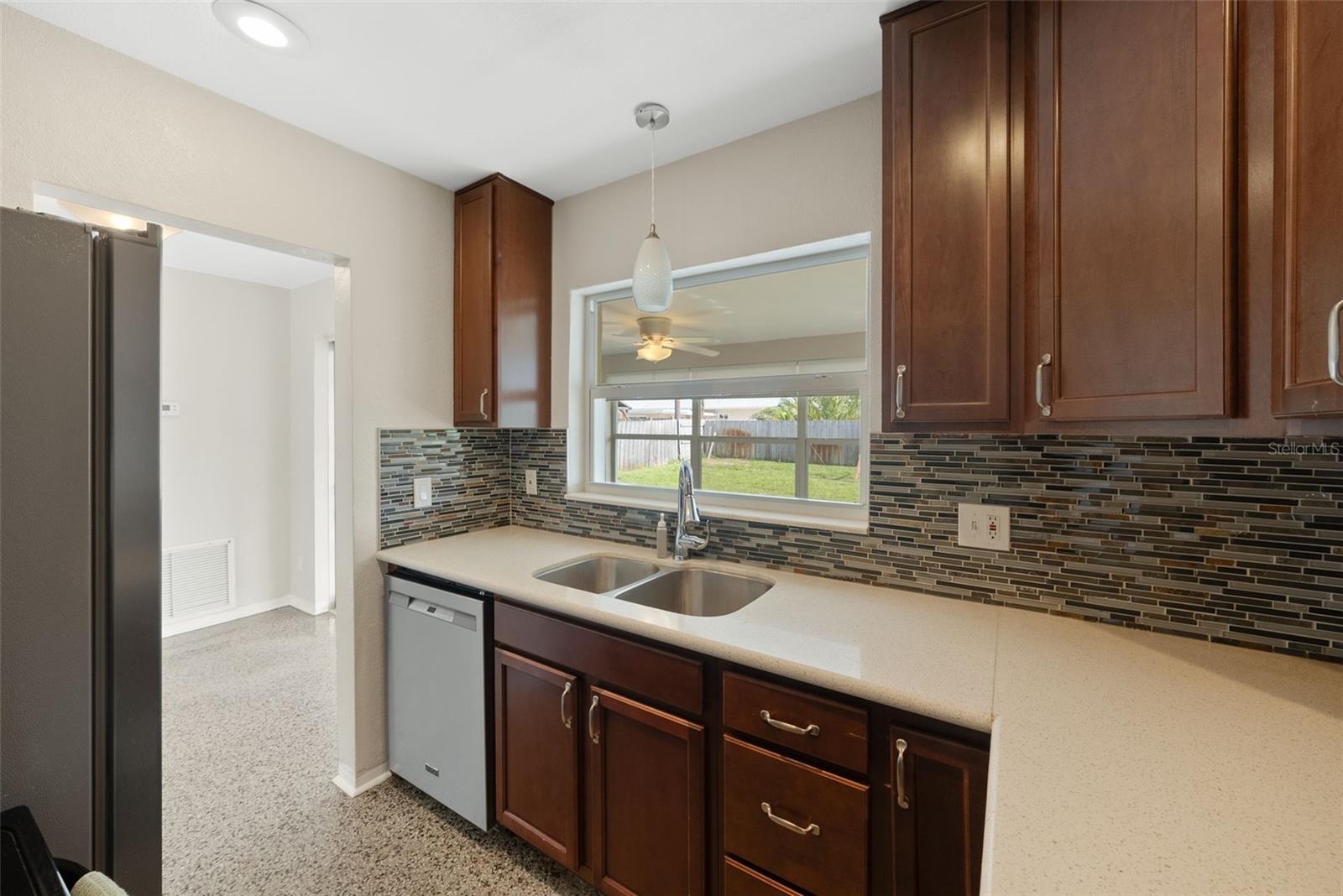 Image 11 of 38 For 5961 41st Avenue N