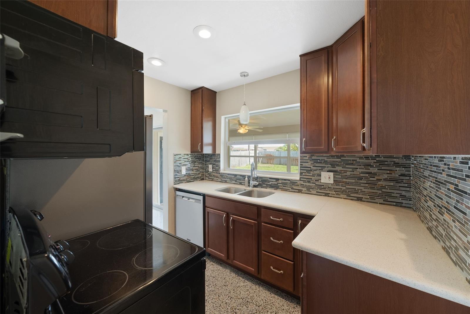 Image 12 of 38 For 5961 41st Avenue N