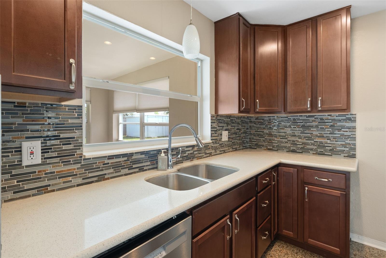 Image 13 of 38 For 5961 41st Avenue N