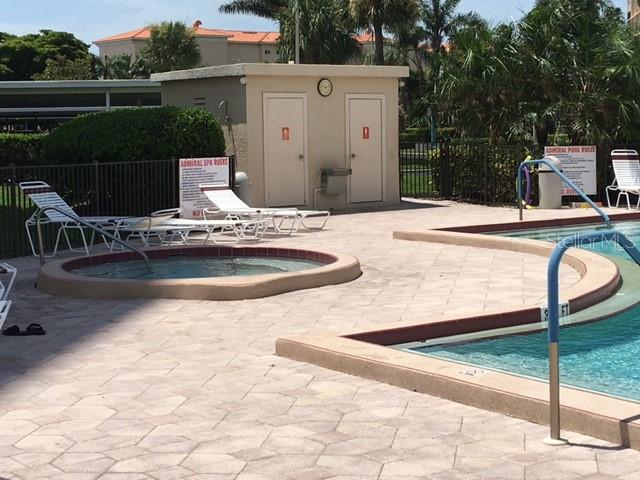 Image 19 of 23 For 7625 Sun Island Drive S 202