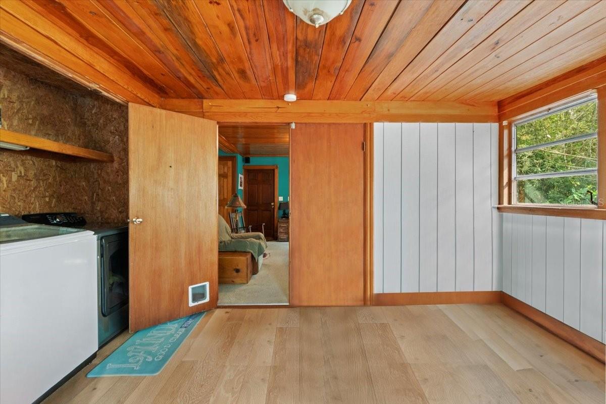 Listing photo id 8 for 15012 301 Highway