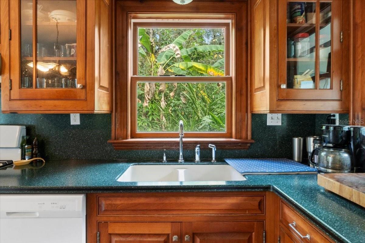 Listing photo id 10 for 15012 301 Highway