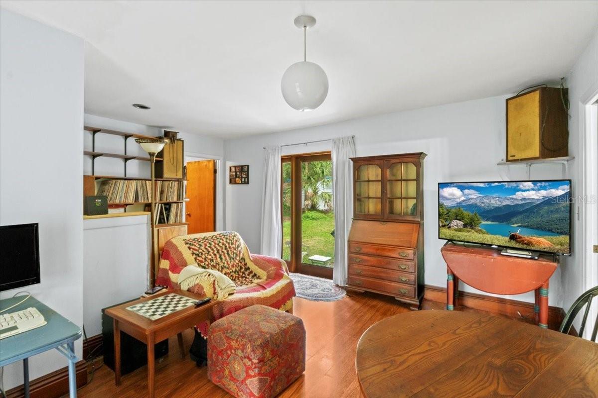 Listing photo id 19 for 15012 301 Highway