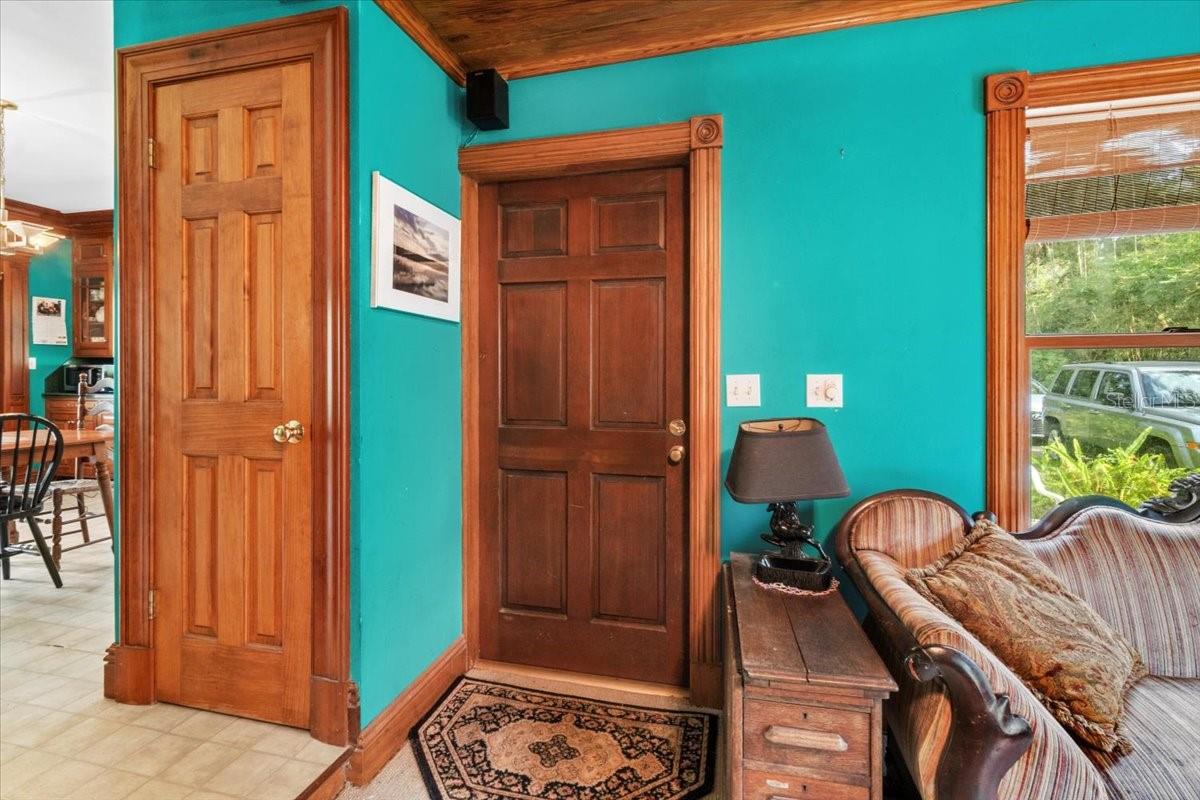 Listing photo id 2 for 15012 301 Highway