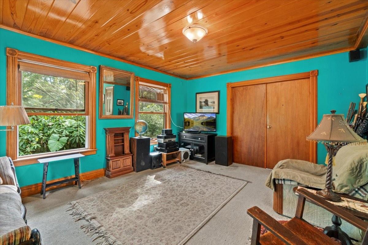 Listing photo id 3 for 15012 301 Highway