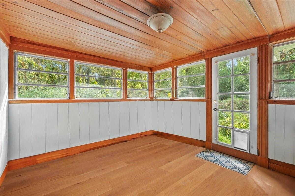 Listing photo id 6 for 15012 301 Highway