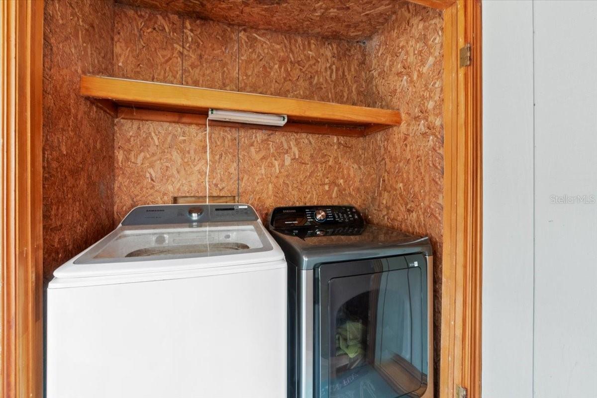 Listing photo id 7 for 15012 301 Highway