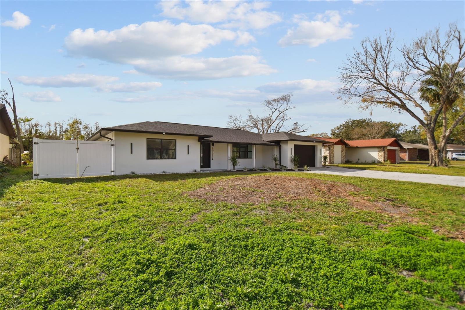 Image 2 of 71 For 26728 Hickory Loop