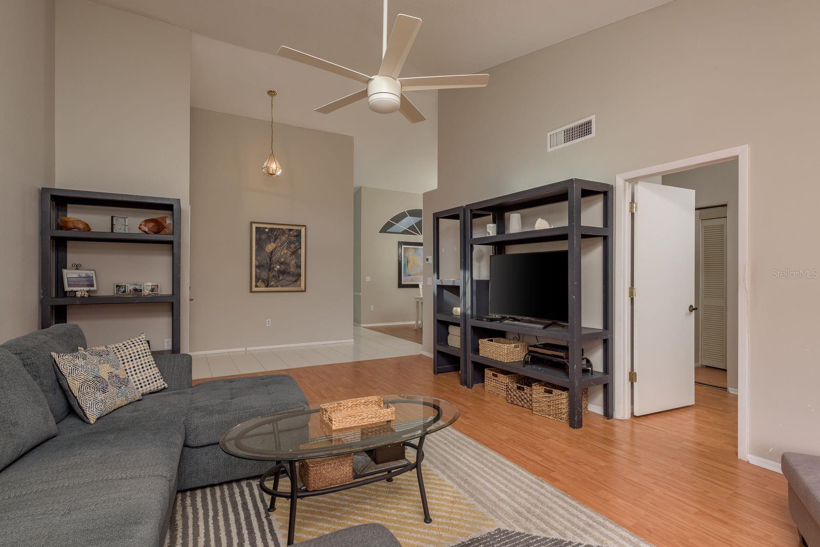 Image 11 of 53 For 3875 Darston Street