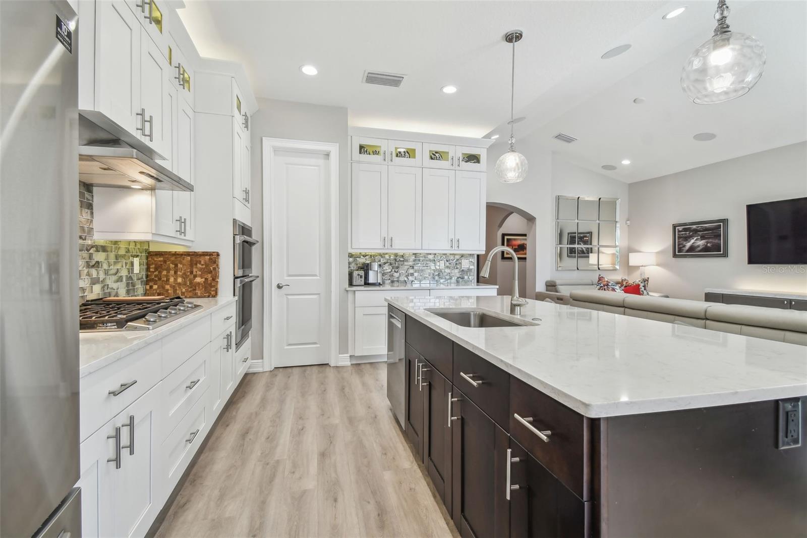 Listing photo id 8 for 17 Franklin Court S C