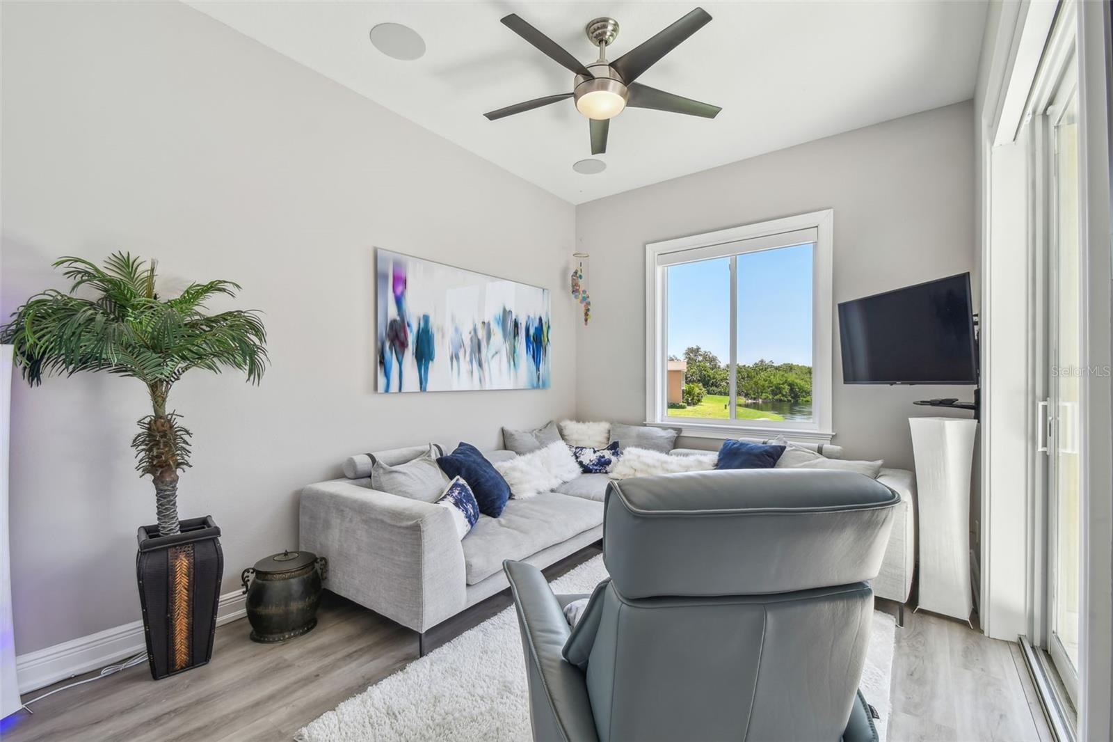 Listing photo id 14 for 17 Franklin Court S C
