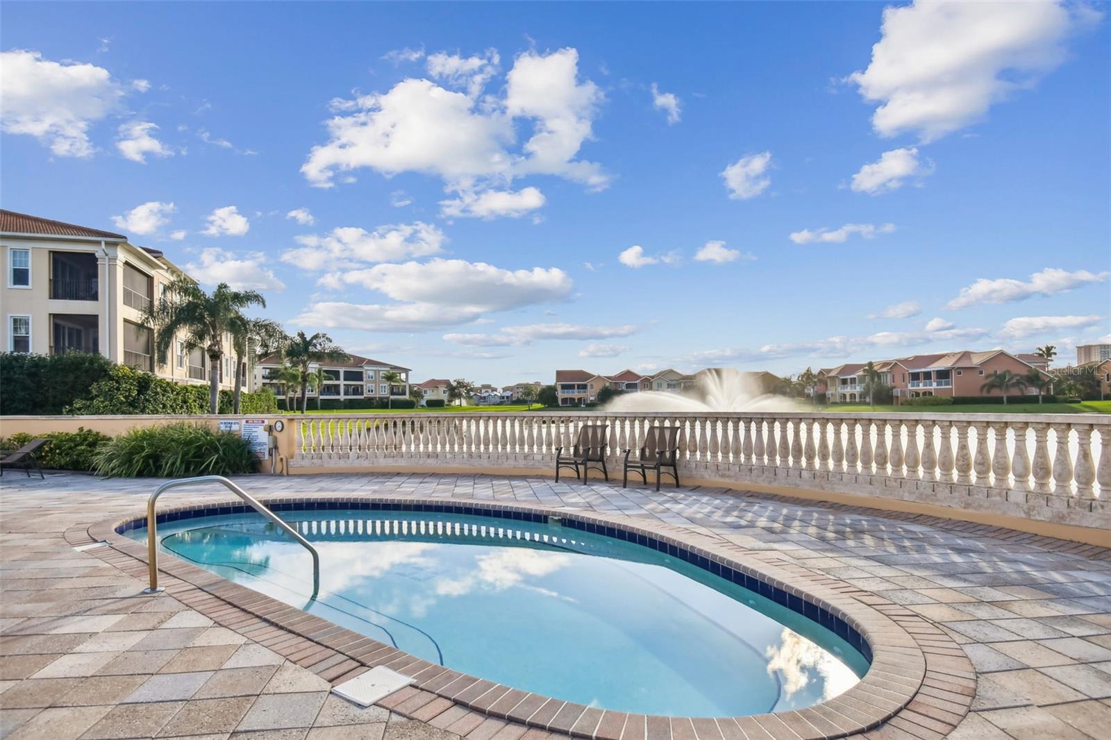 Listing photo id 47 for 17 Franklin Court S C