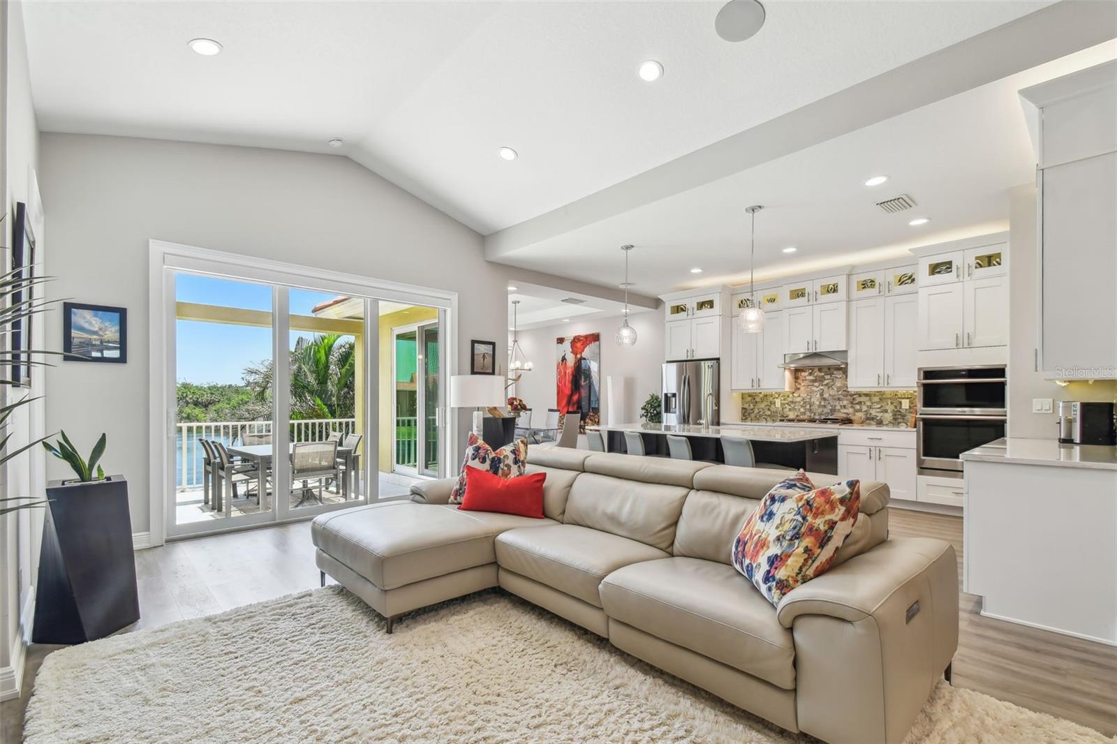 Listing photo id 3 for 17 Franklin Court S C