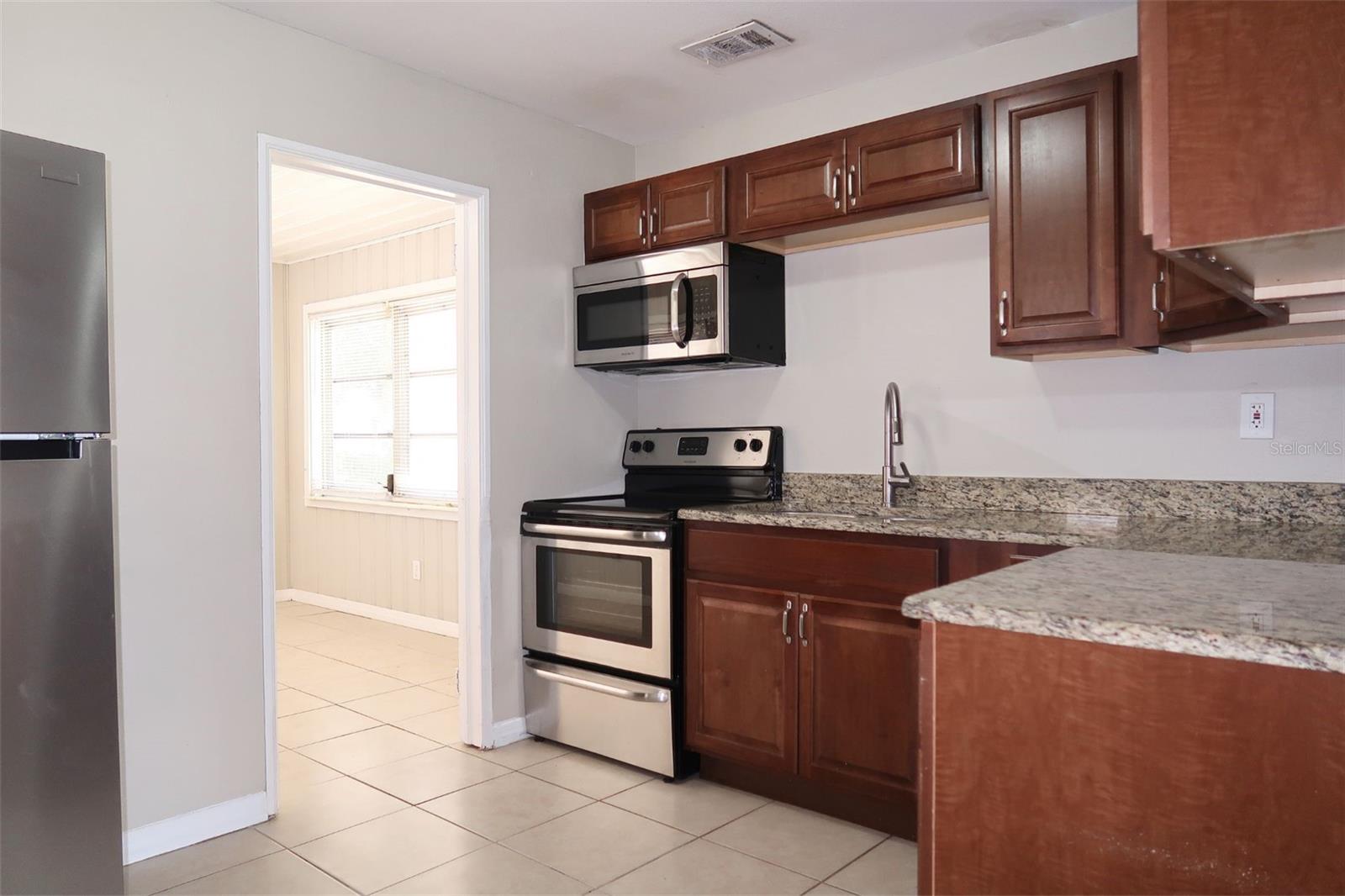 Image 5 of 15 For 6840 12th Street N