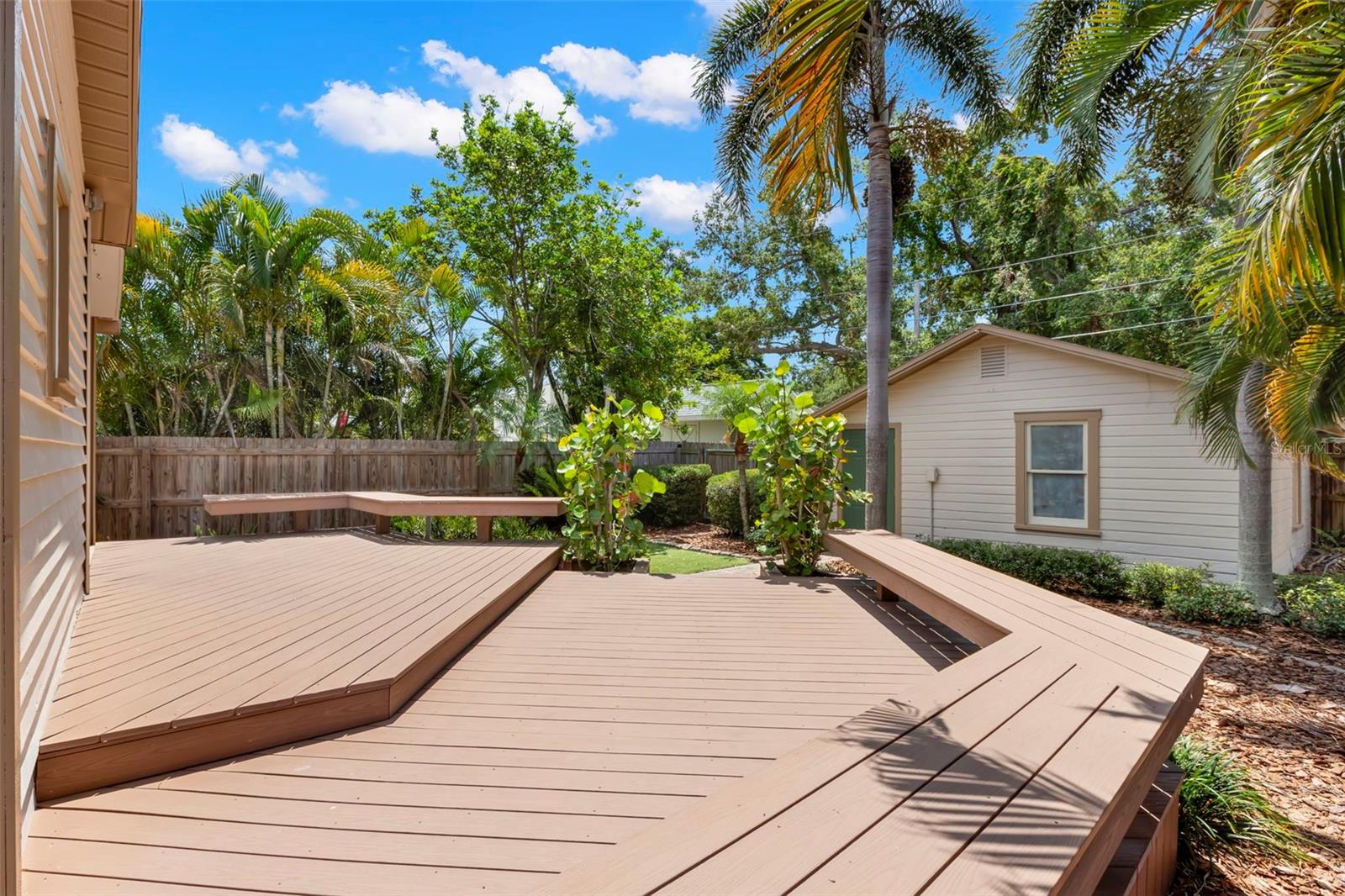 Listing photo id 15 for 1530 21st Avenue N