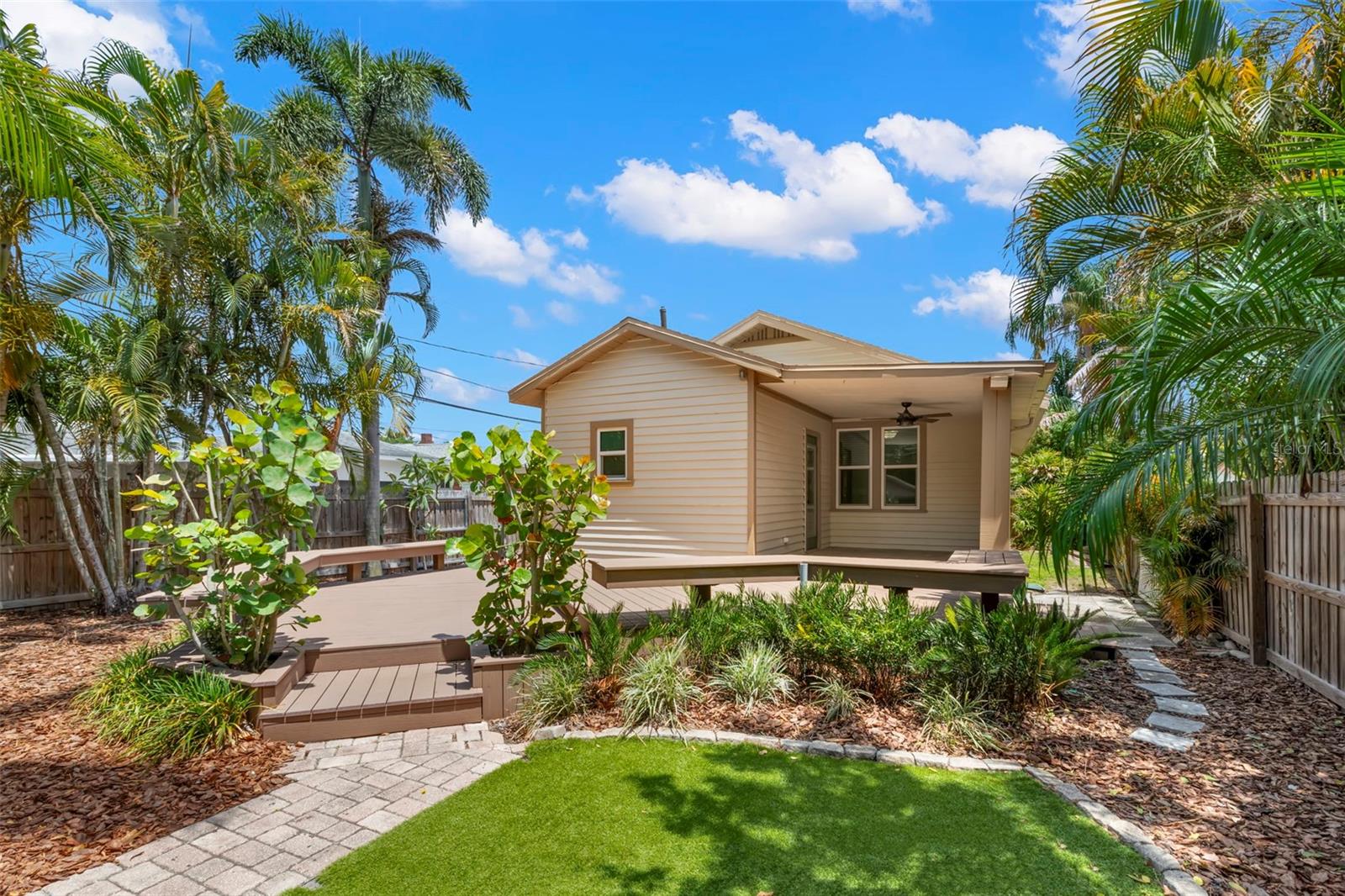Listing photo id 16 for 1530 21st Avenue N