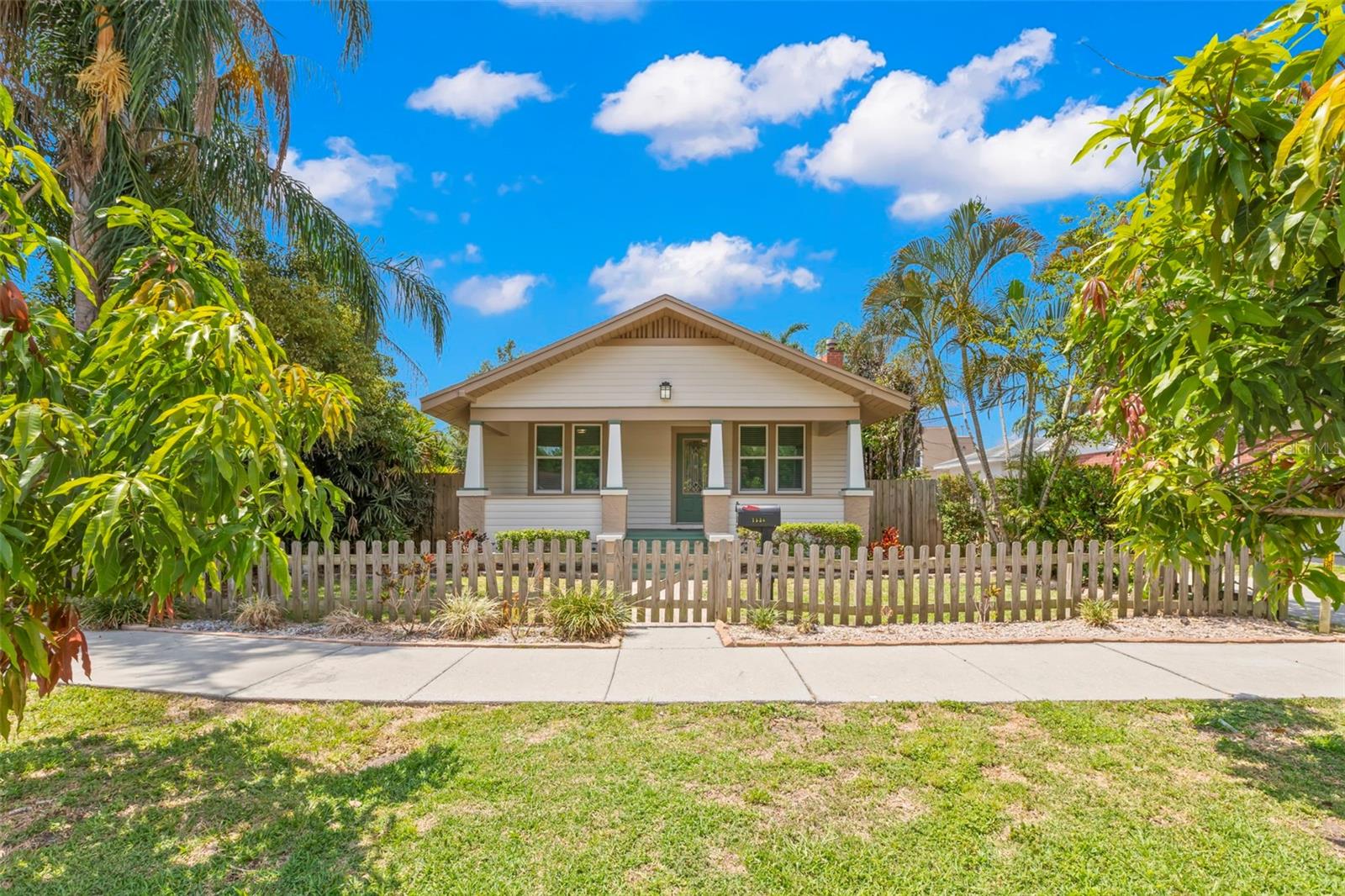 Listing photo id 0 for 1530 21st Avenue N