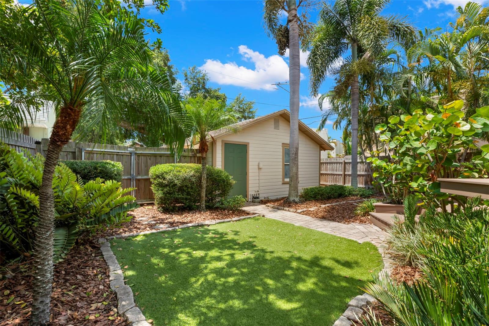 Listing photo id 19 for 1530 21st Avenue N