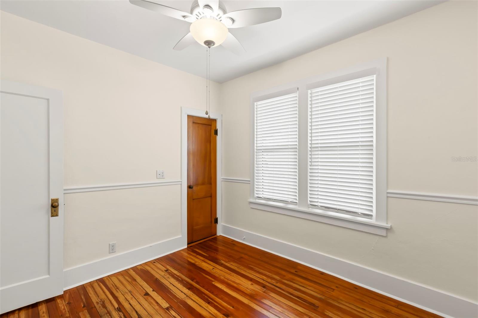 Listing photo id 24 for 1530 21st Avenue N