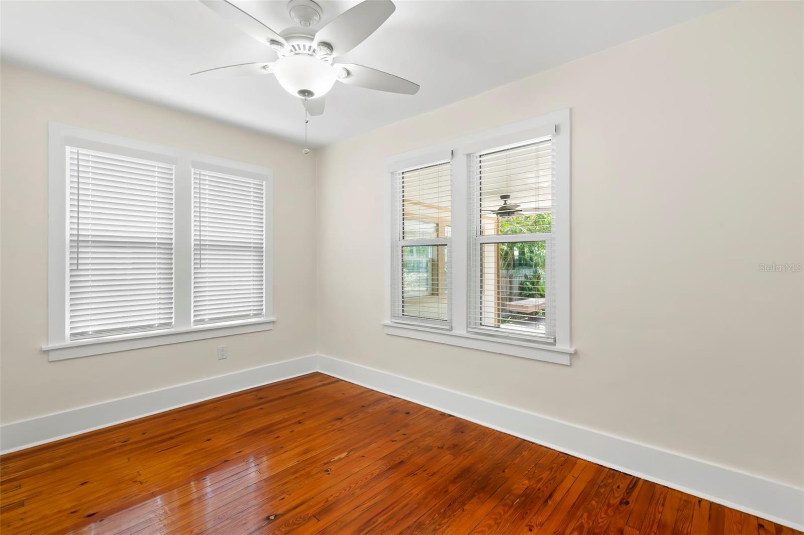 Listing photo id 27 for 1530 21st Avenue N