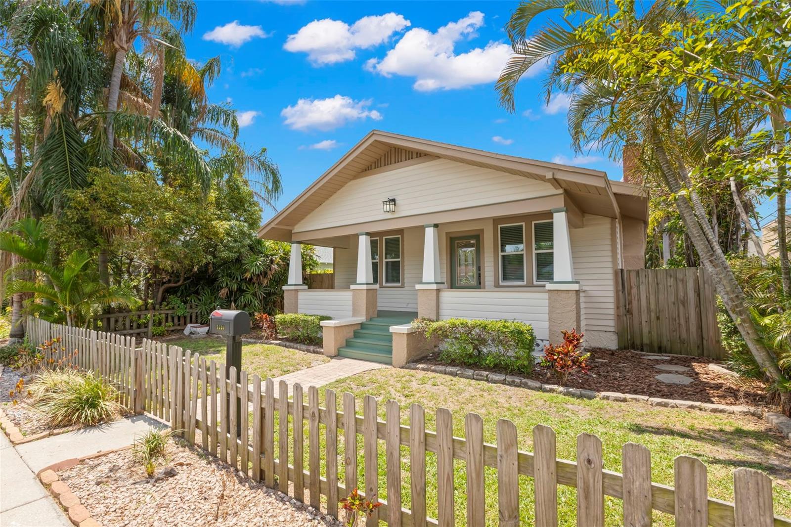 Listing photo id 1 for 1530 21st Avenue N