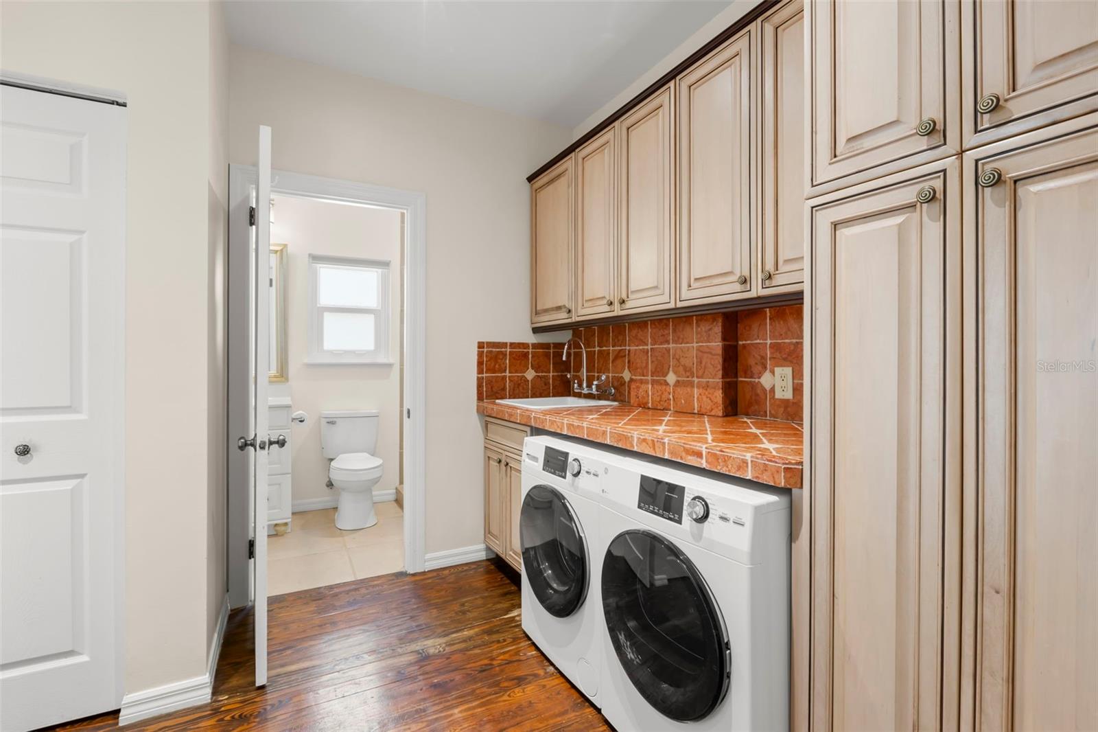 Listing photo id 28 for 1530 21st Avenue N