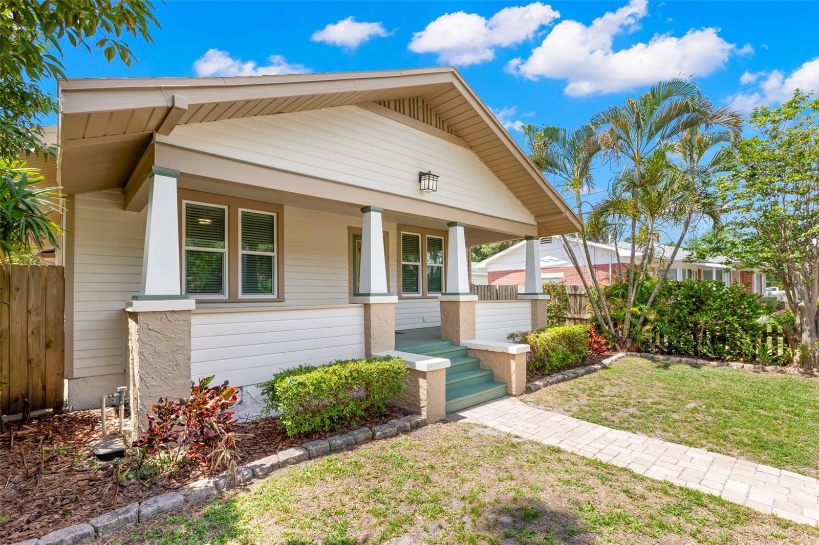 Listing photo id 2 for 1530 21st Avenue N