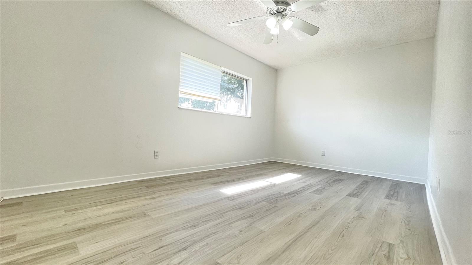Image 11 of 23 For 501 E Bay Dr  3504