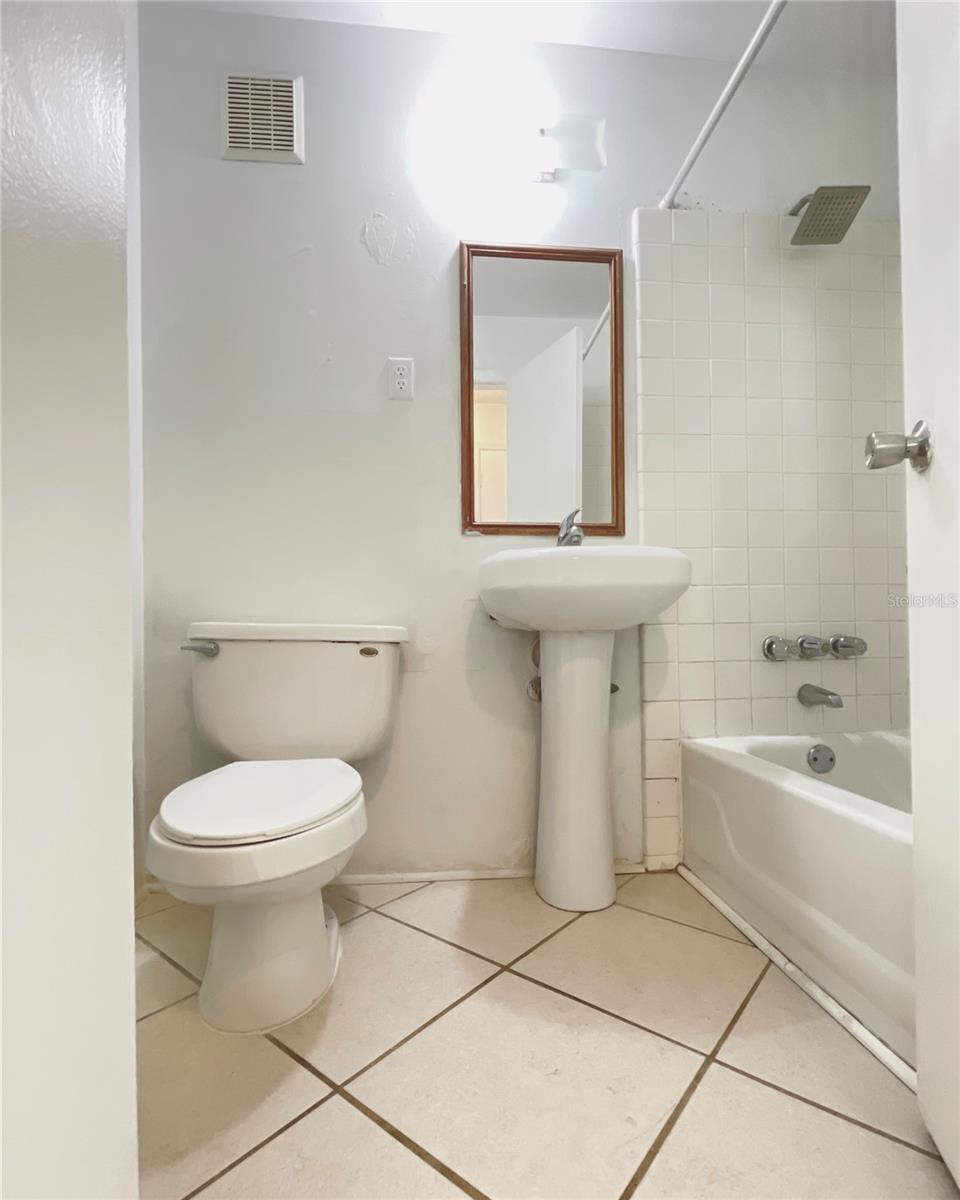Image 16 of 23 For 501 E Bay Dr  3504
