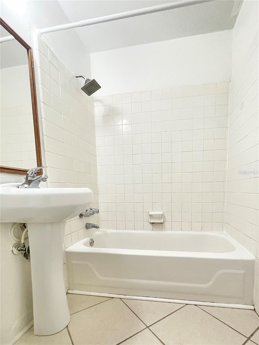 Image 17 of 23 For 501 E Bay Dr  3504
