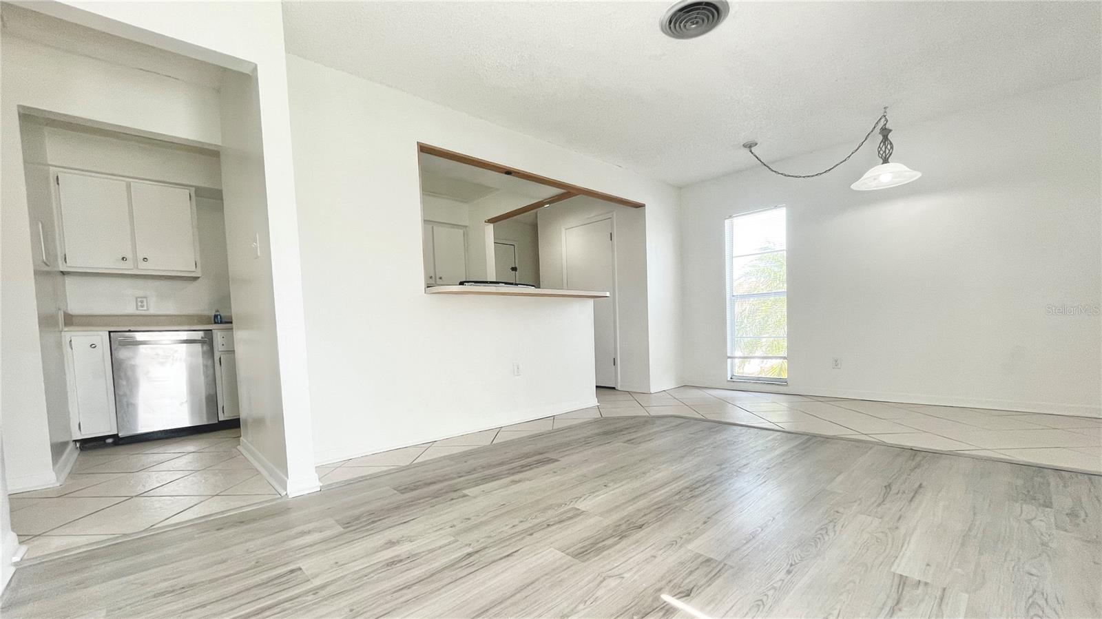 Image 4 of 23 For 501 E Bay Dr  3504