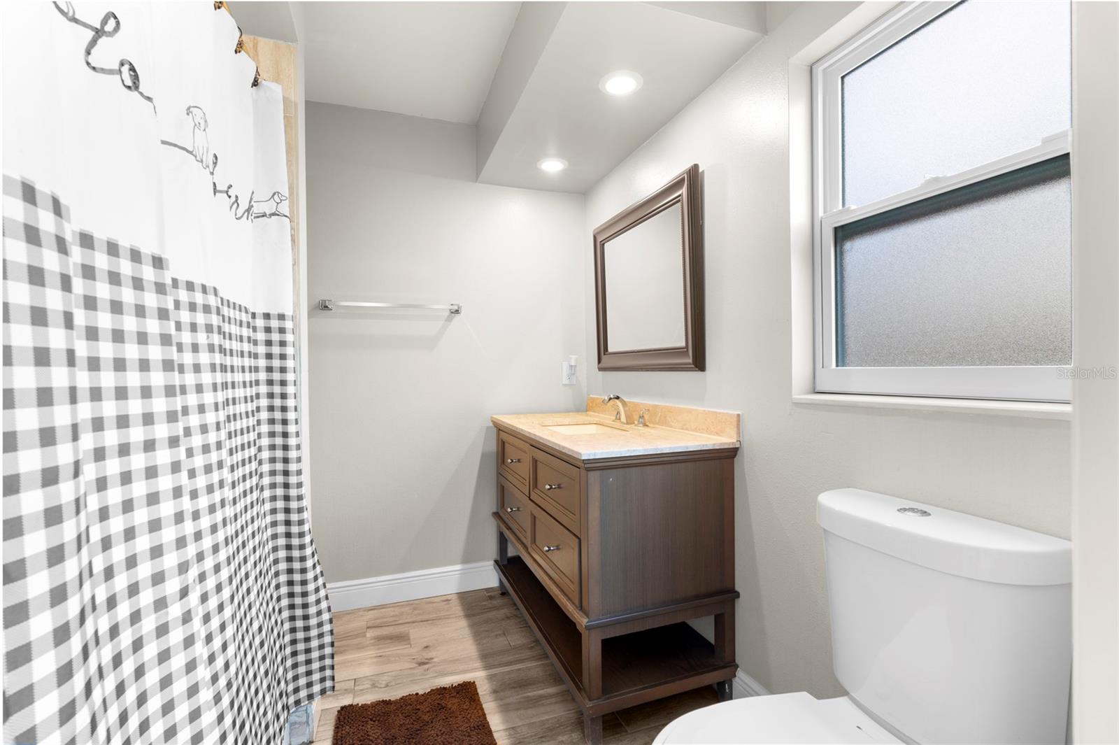 Listing photo id 8 for 6006 114th Terrace N