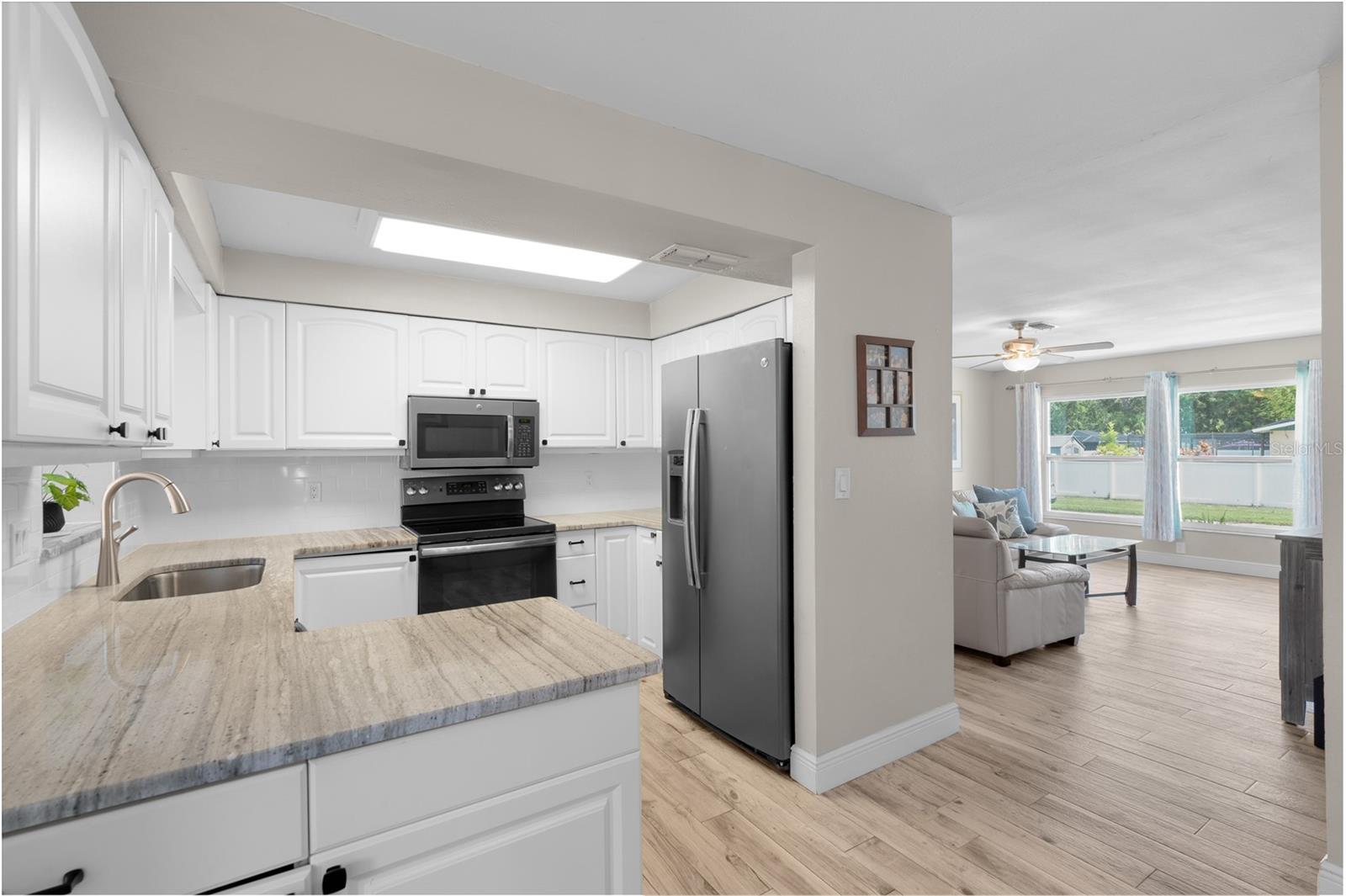Listing photo id 14 for 6006 114th Terrace N