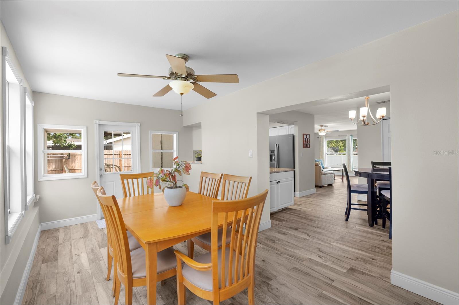 Listing photo id 17 for 6006 114th Terrace N