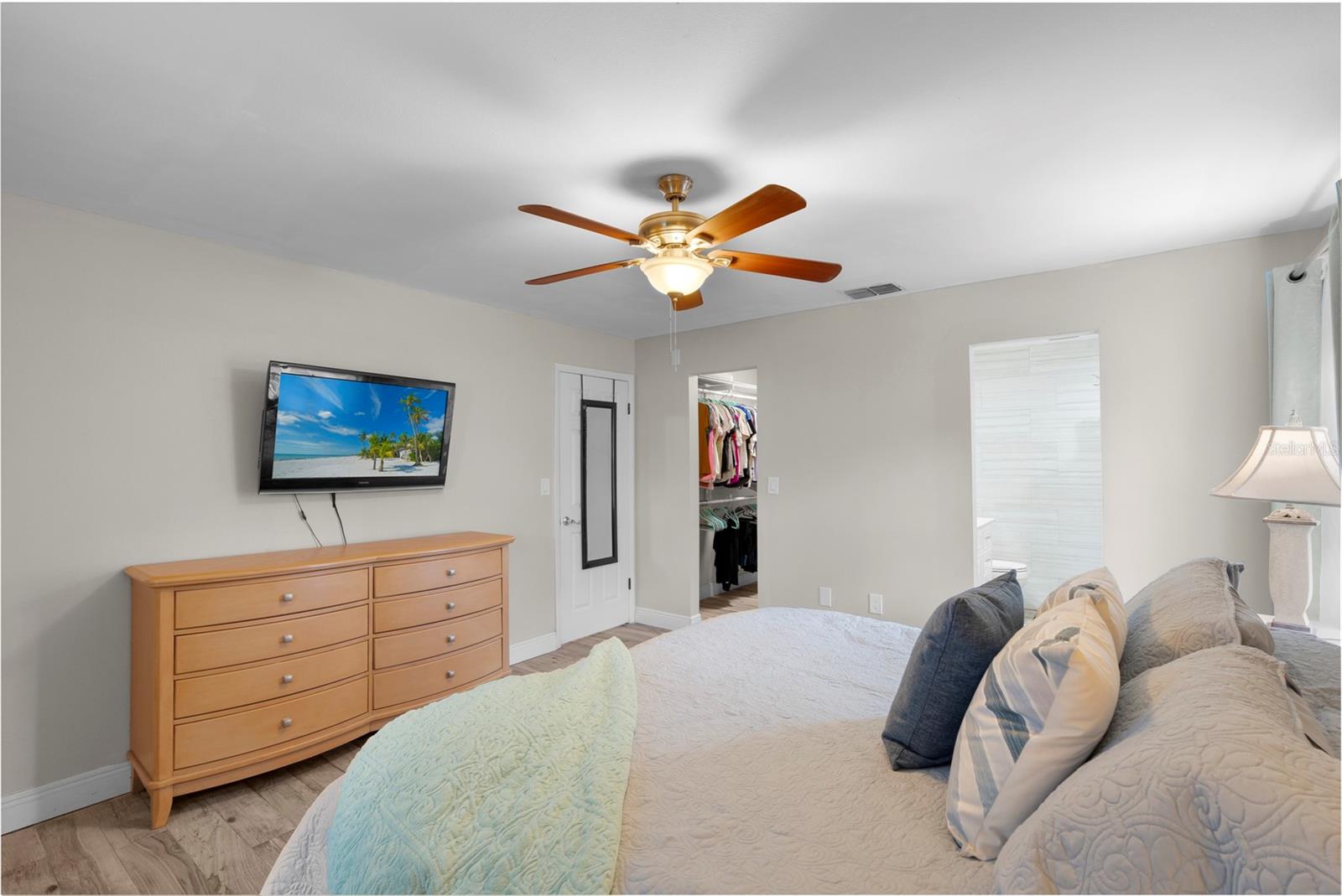 Listing photo id 20 for 6006 114th Terrace N