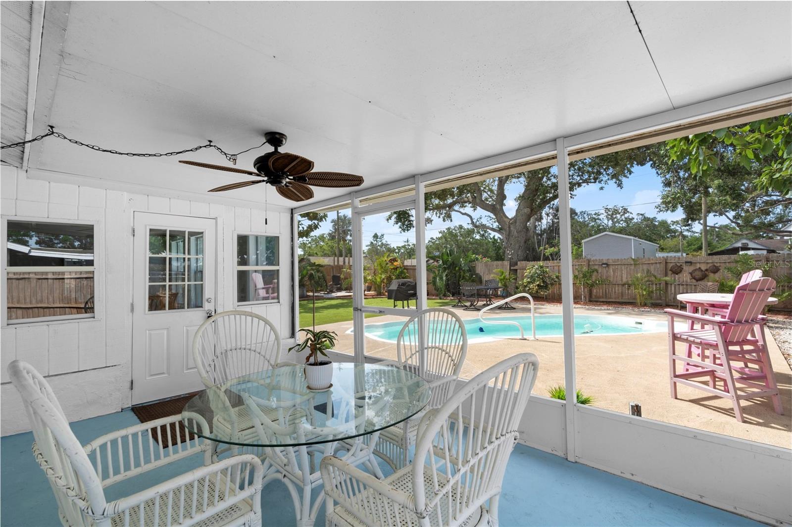 Listing photo id 23 for 6006 114th Terrace N
