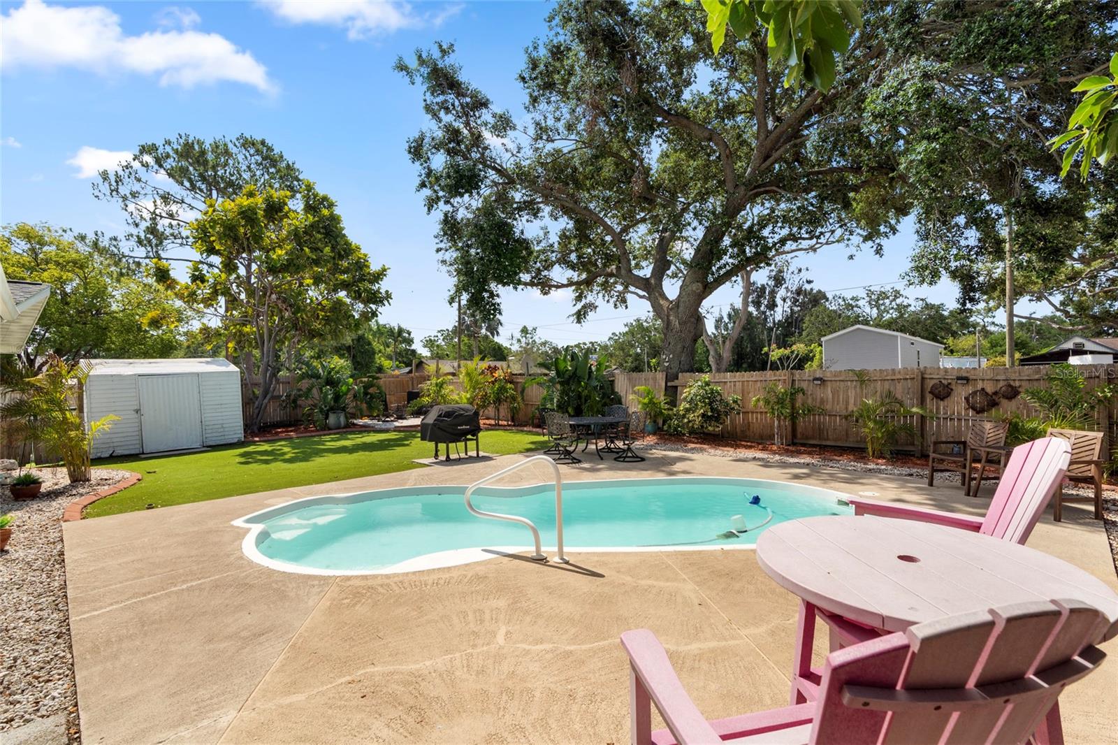 Listing photo id 24 for 6006 114th Terrace N