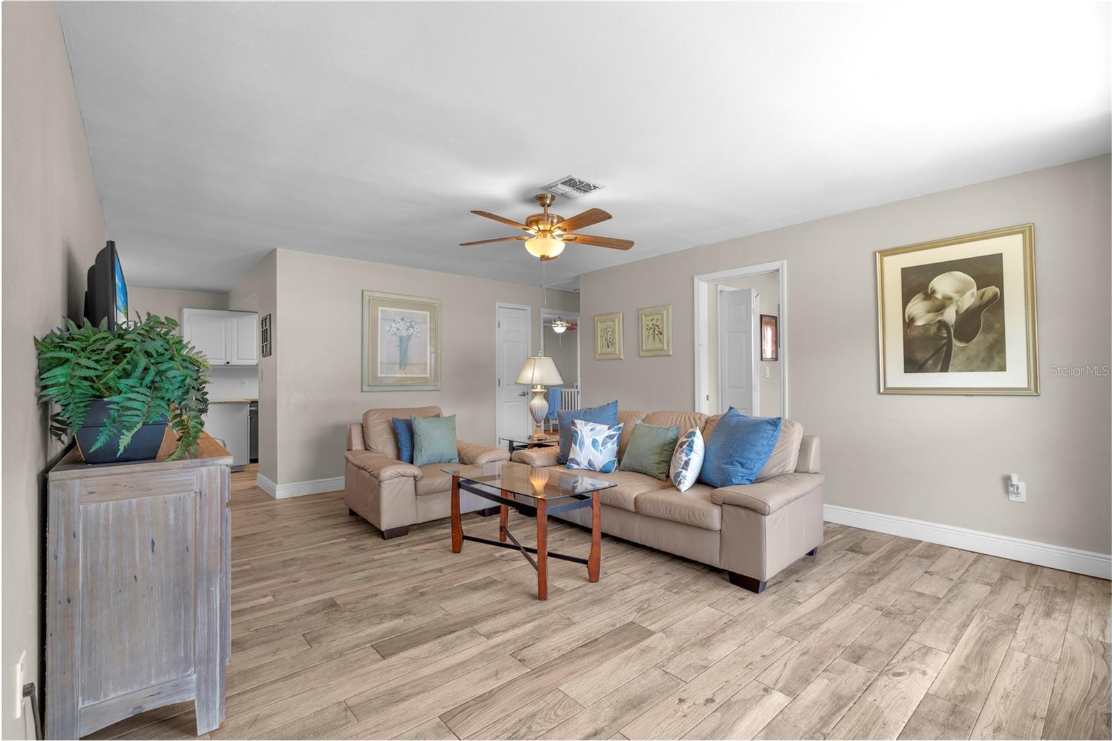 Listing photo id 1 for 6006 114th Terrace N