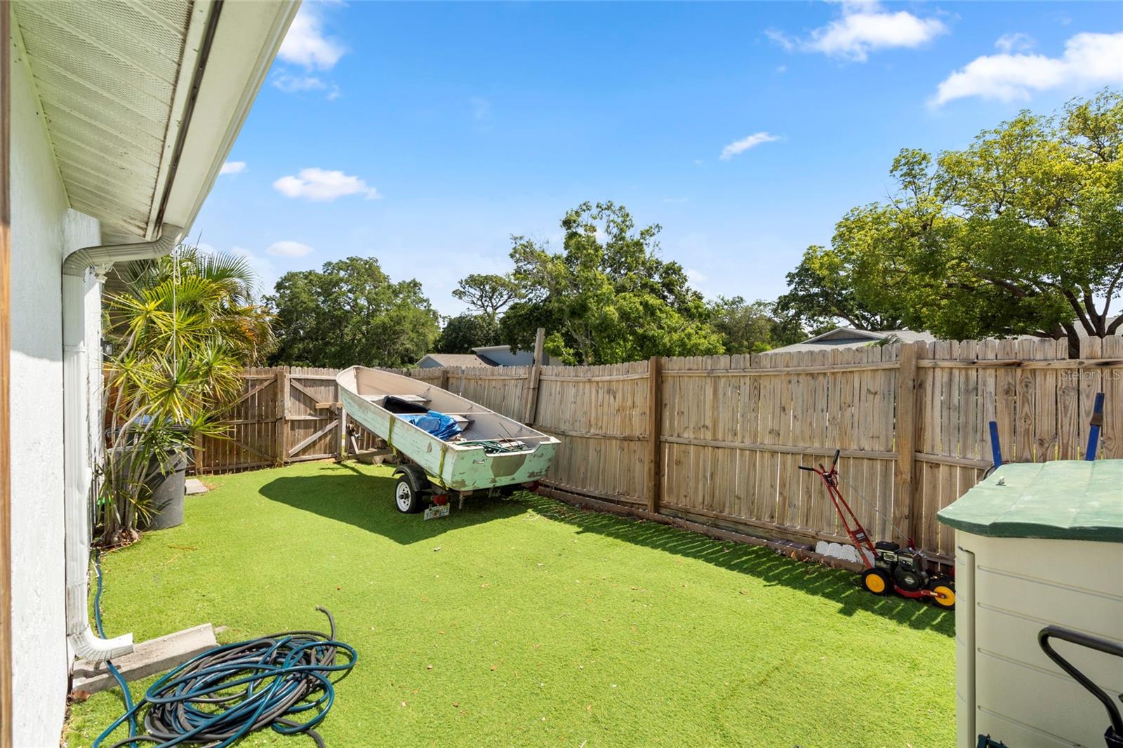 Listing photo id 28 for 6006 114th Terrace N