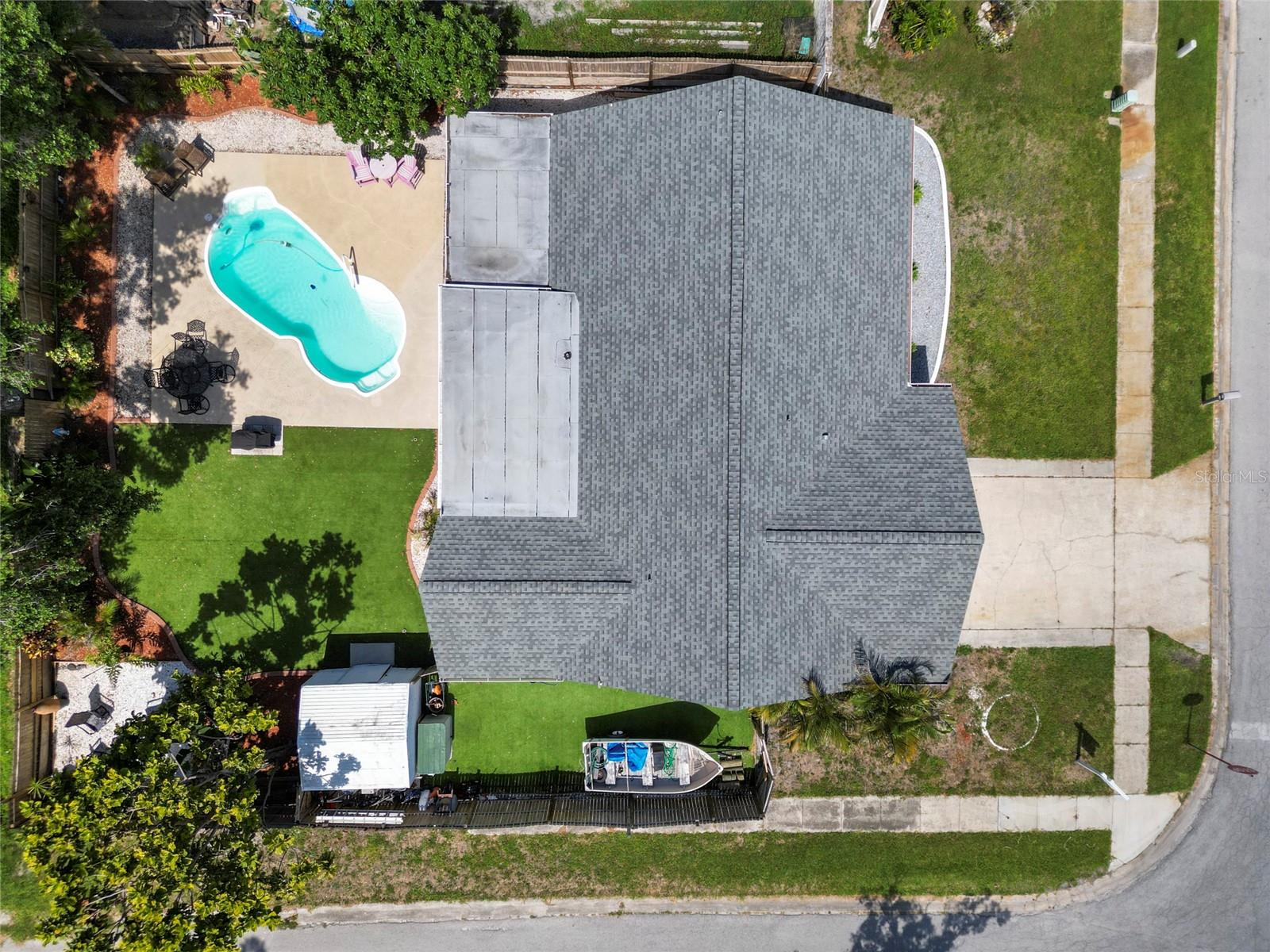 Listing photo id 32 for 6006 114th Terrace N
