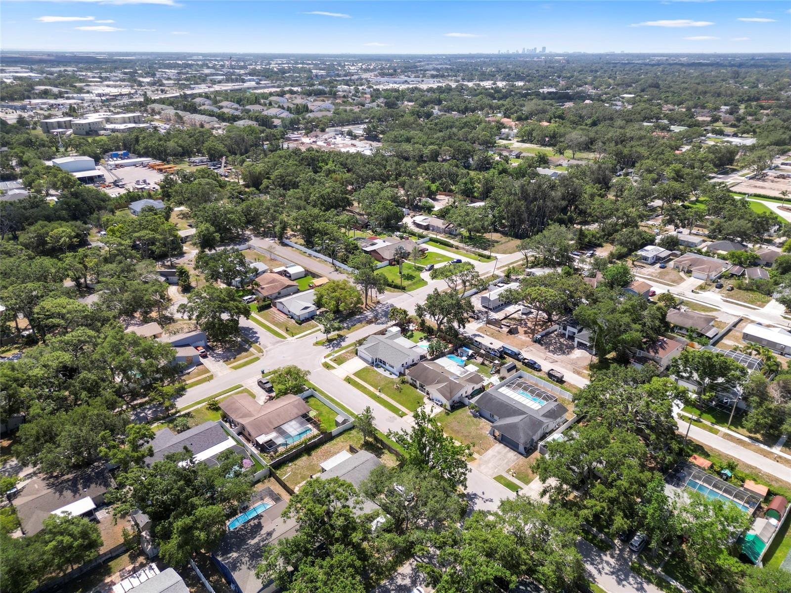 Listing photo id 33 for 6006 114th Terrace N