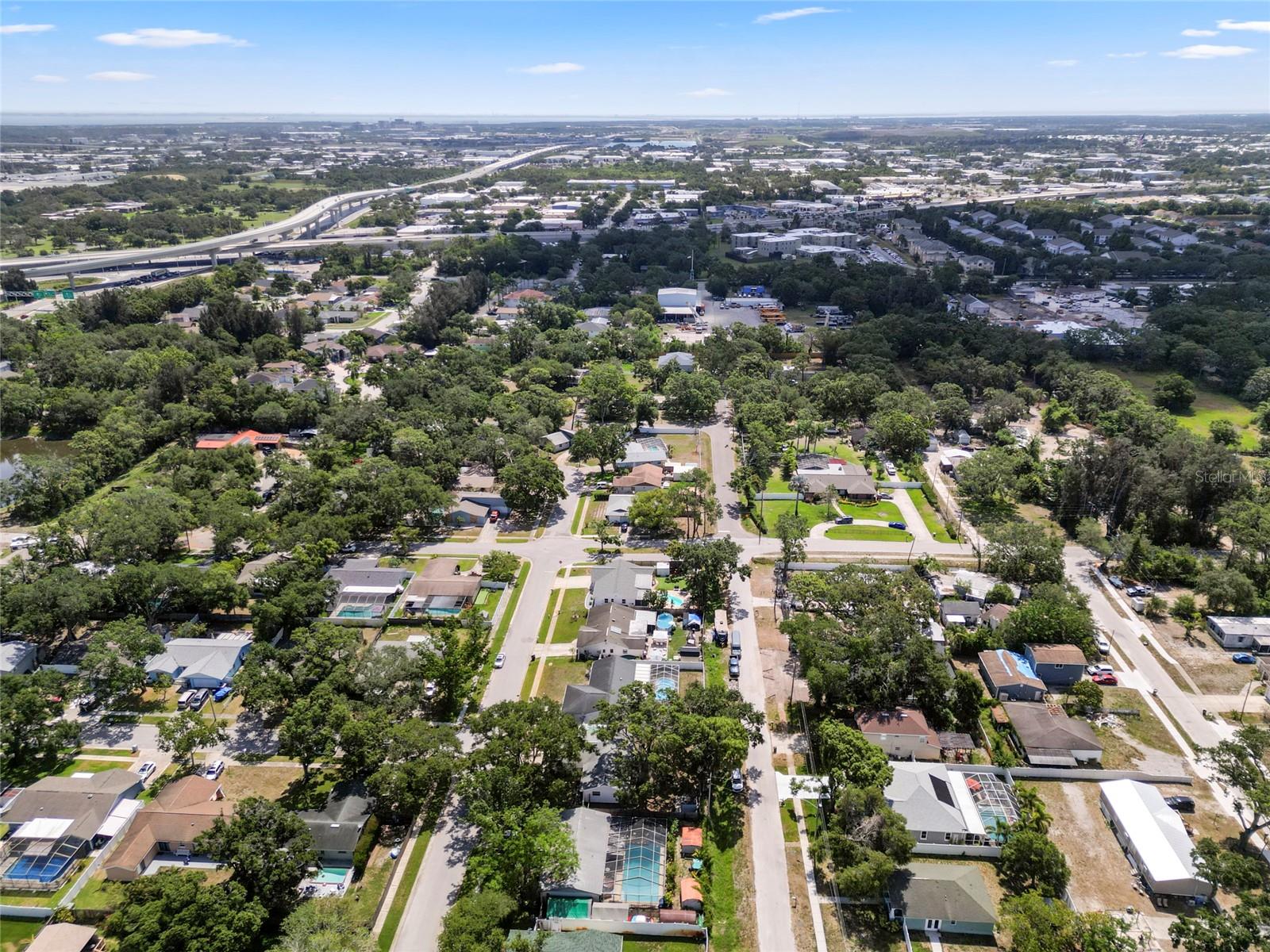 Listing photo id 34 for 6006 114th Terrace N