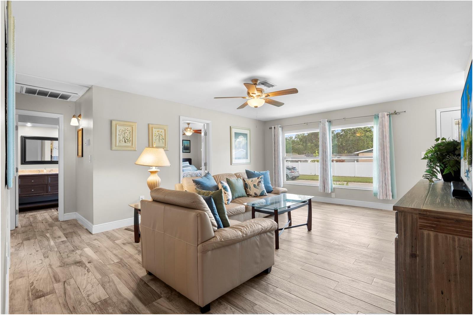 Listing photo id 4 for 6006 114th Terrace N