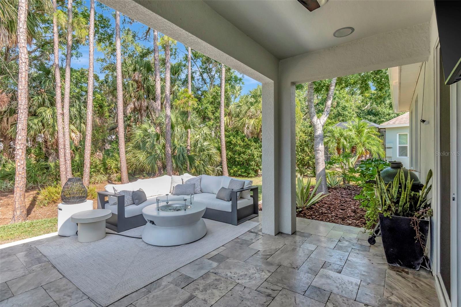 Listing photo id 32 for 11510 Quiet Forest Drive
