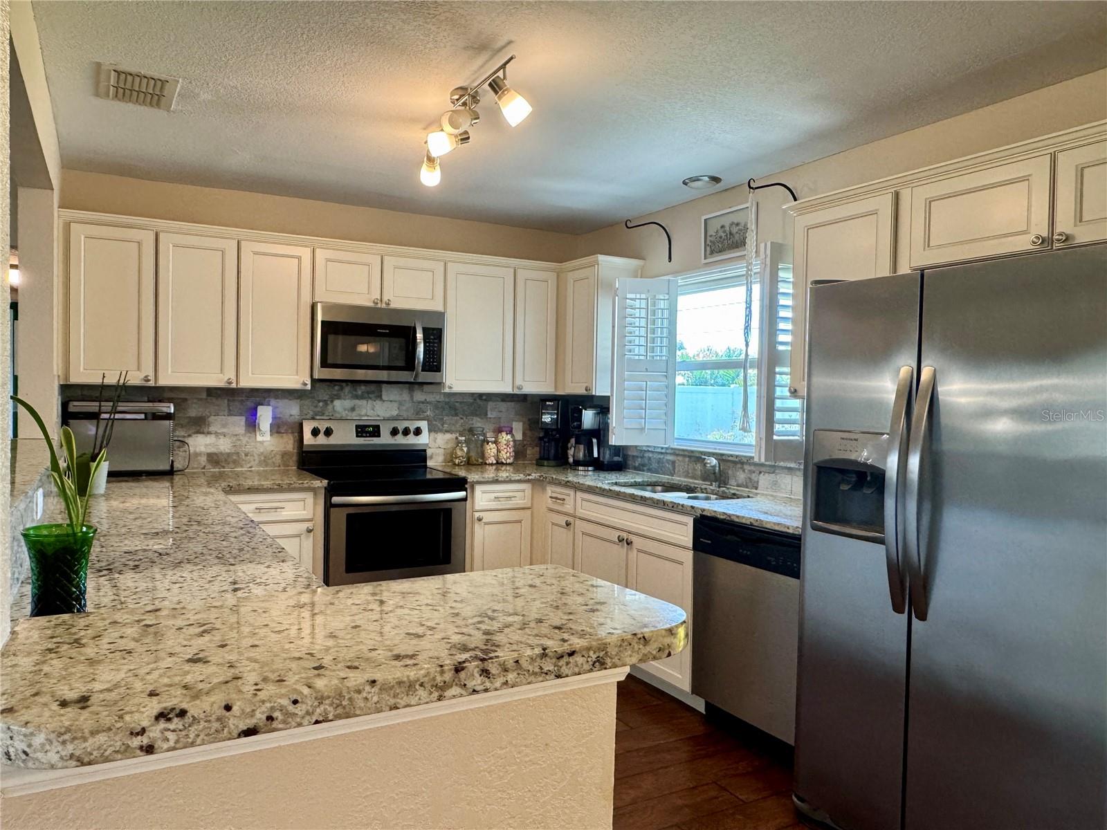 Image 4 of 37 For 1462 Highfield Drive