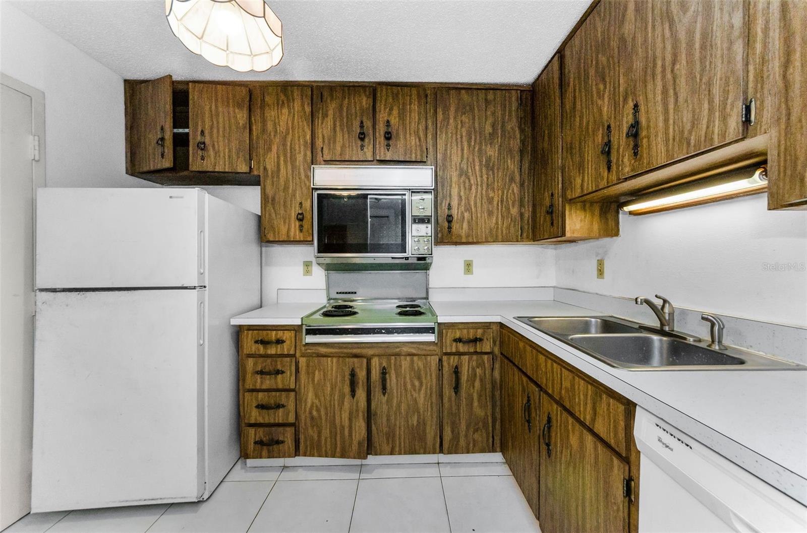 Image 16 of 51 For 2700 Bayshore Boulevard 2110