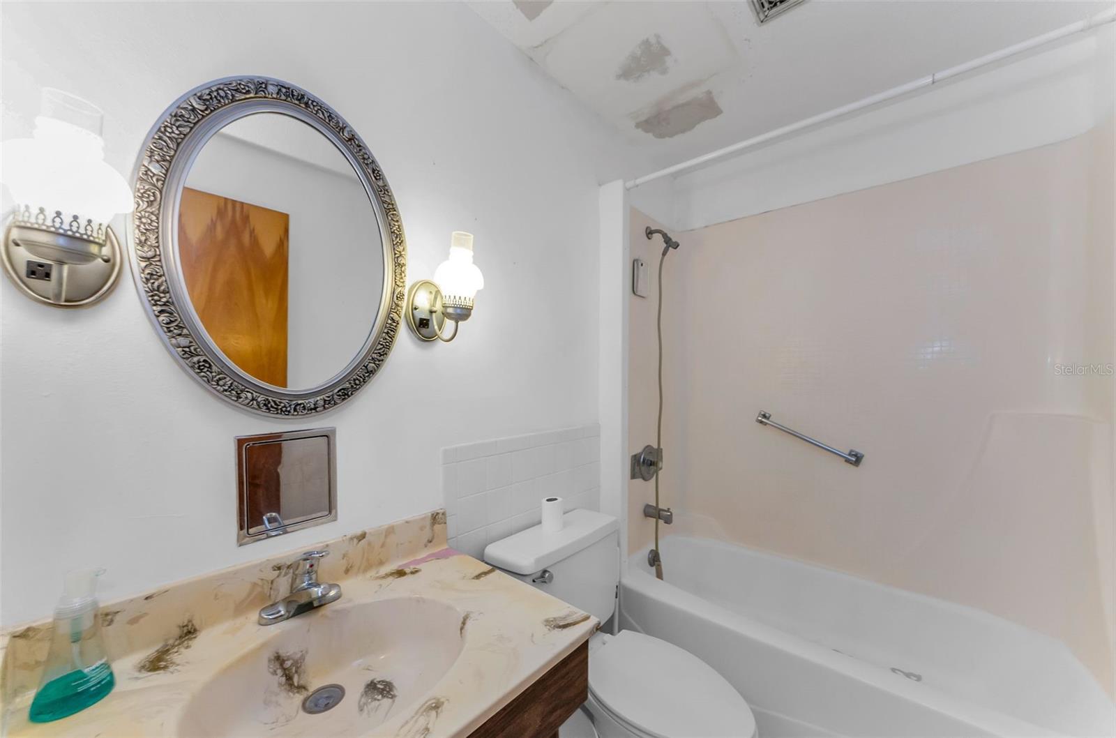 Image 27 of 51 For 2700 Bayshore Boulevard 2110