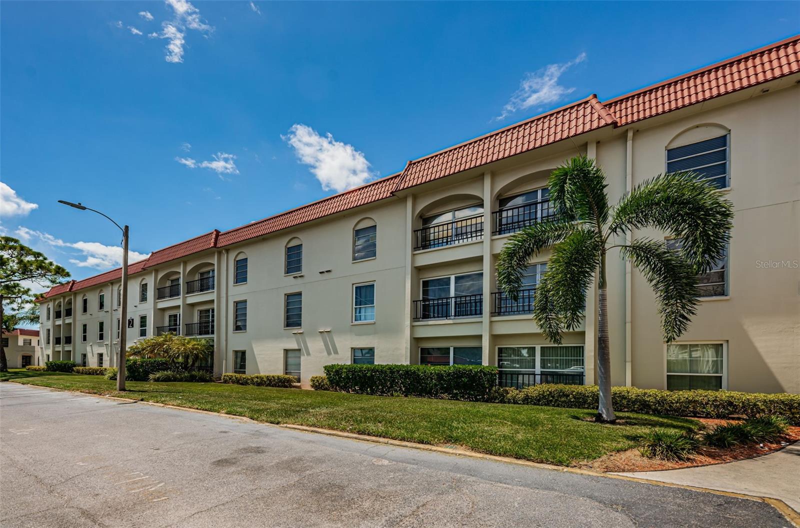 Image 4 of 51 For 2700 Bayshore Boulevard 2110