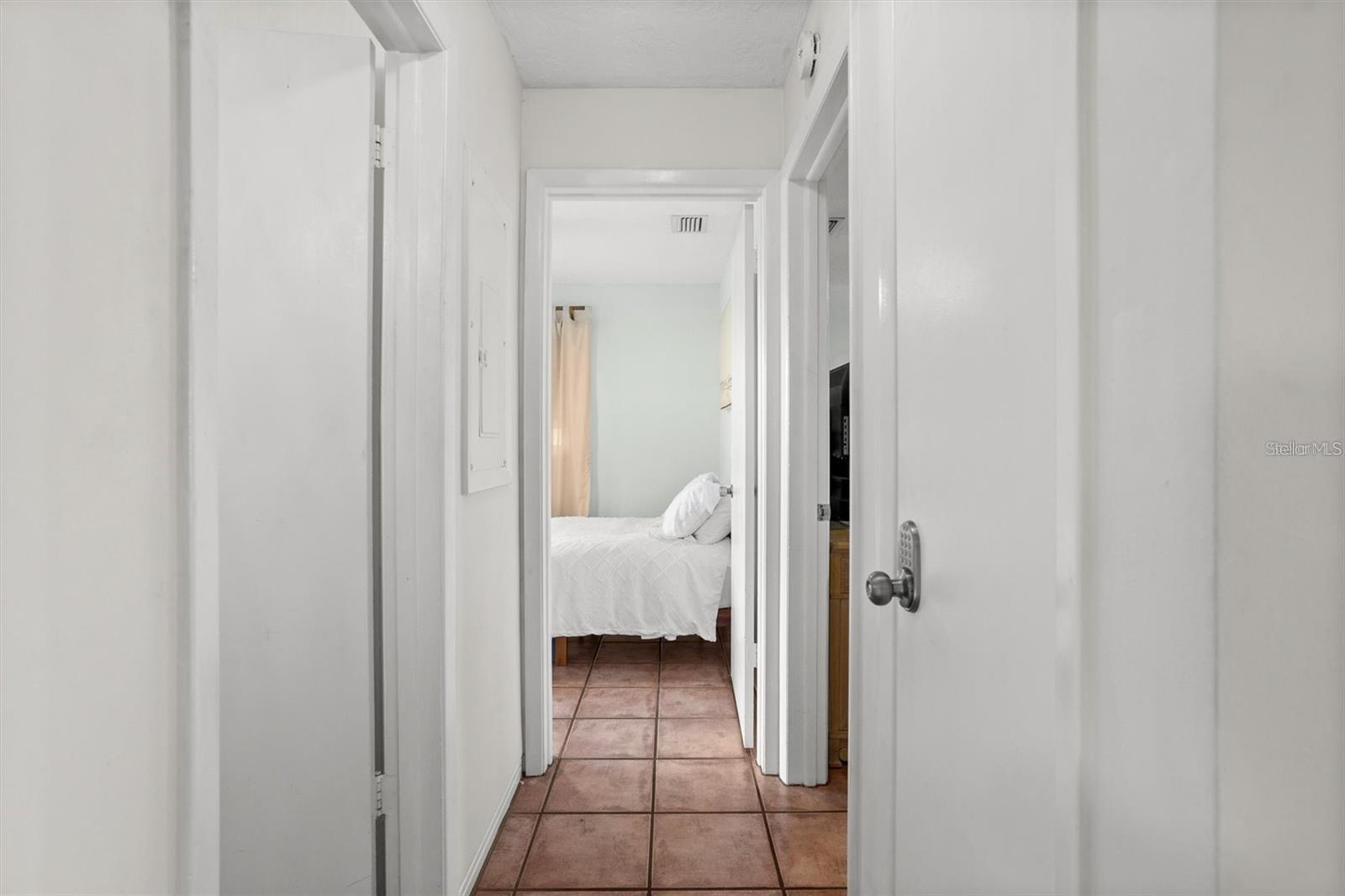 Image 11 of 43 For 1045 28th Avenue S