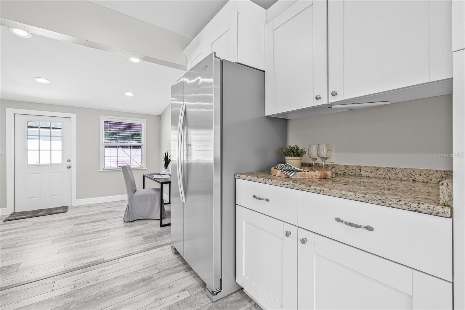 Listing photo id 8 for 812 60th Street S
